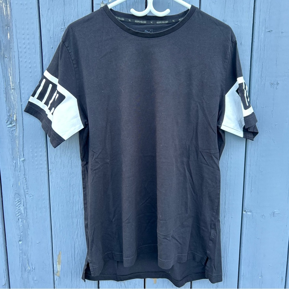 Puma t-Shirt Men’s Black and White size Large occasion.